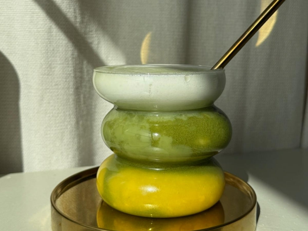 Iced mango matcha latte: De tropische powerdrank vol energie en antioxidanten